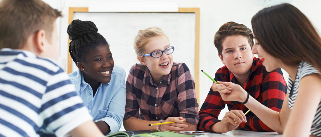 Schülerinnen und Schüler üben sich im politischen Diskurs